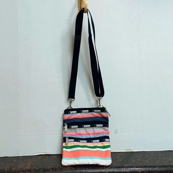 LeSportSac Crossbody/Fanny Pack...Euc - Picture 1 of 5
